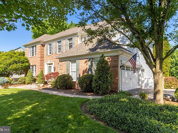 3rd image of 335 Sun Valley Dr