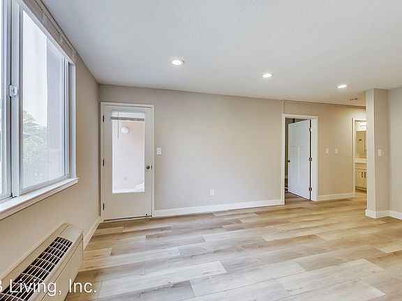 4th image of 725 Cowper St Unit 27