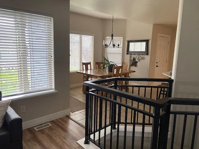 5 bed, 3000 sqft, $3,800 — Photo 3