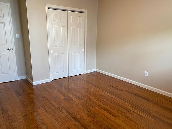 5th image of 1130 Throggmorton Ave APT 1