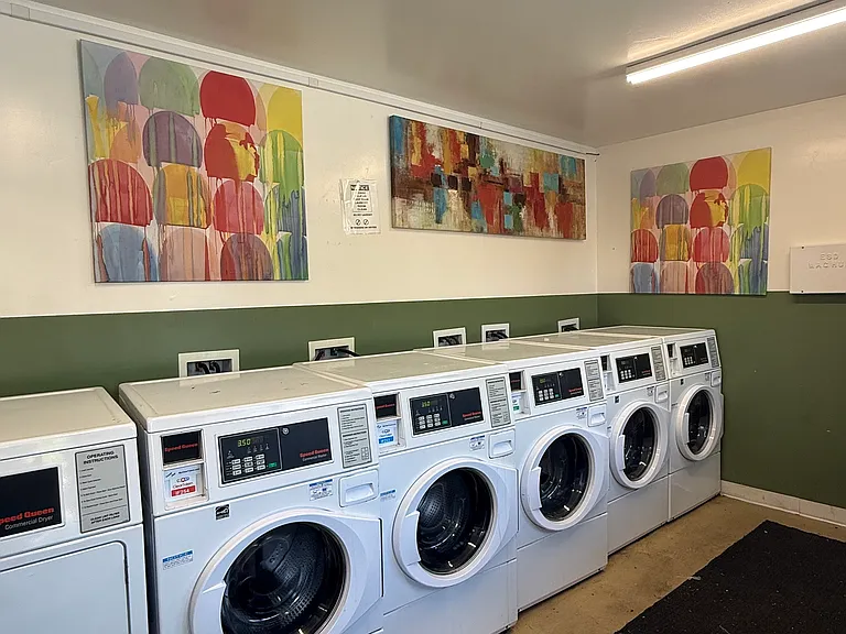 Los Arboles Apartments — Photo 8