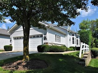 165 Blossom Ln #10, Chagrin Falls, OH 44022