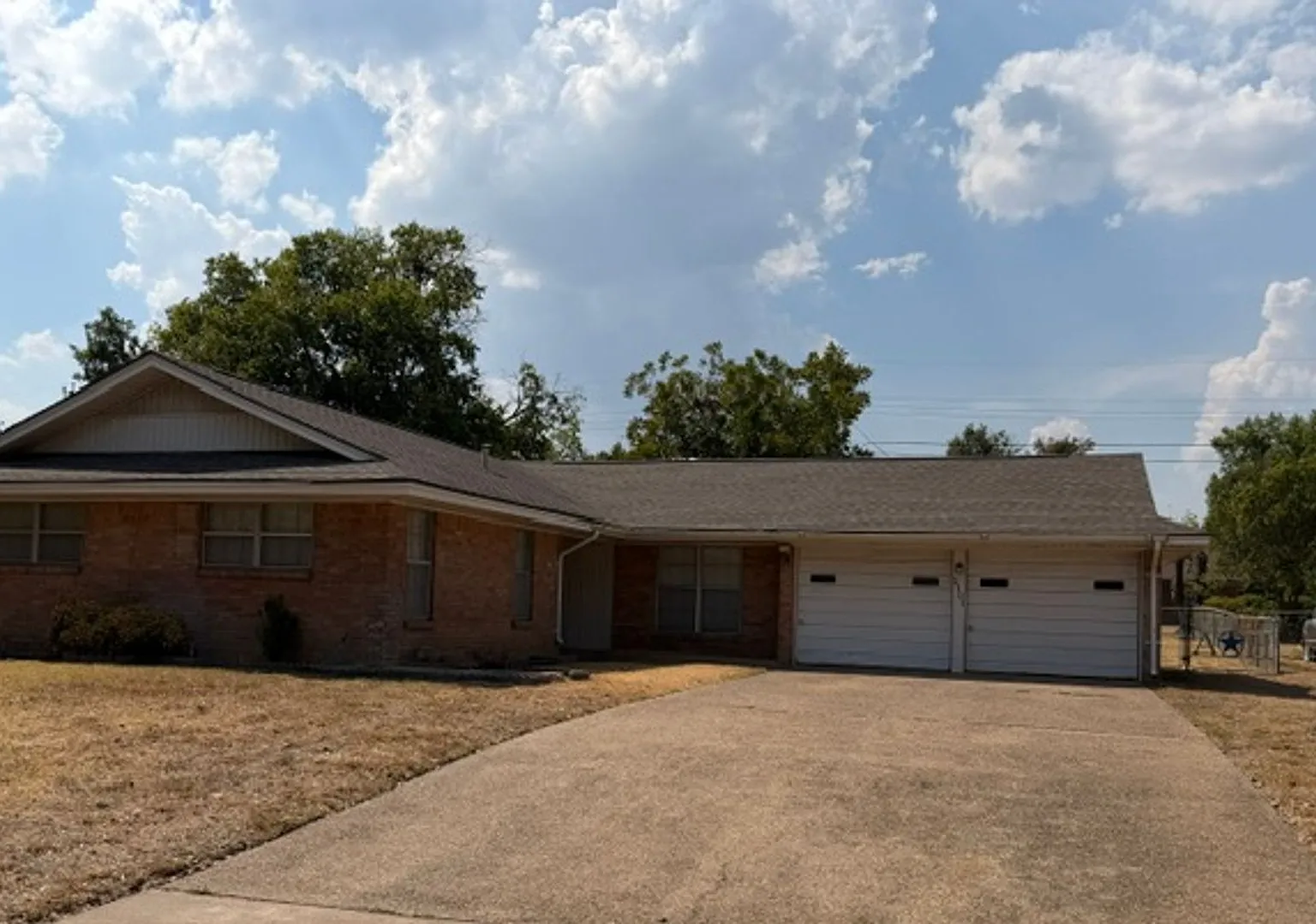 Two Living Rooms and Fully Fenced Backyard — Photo 1