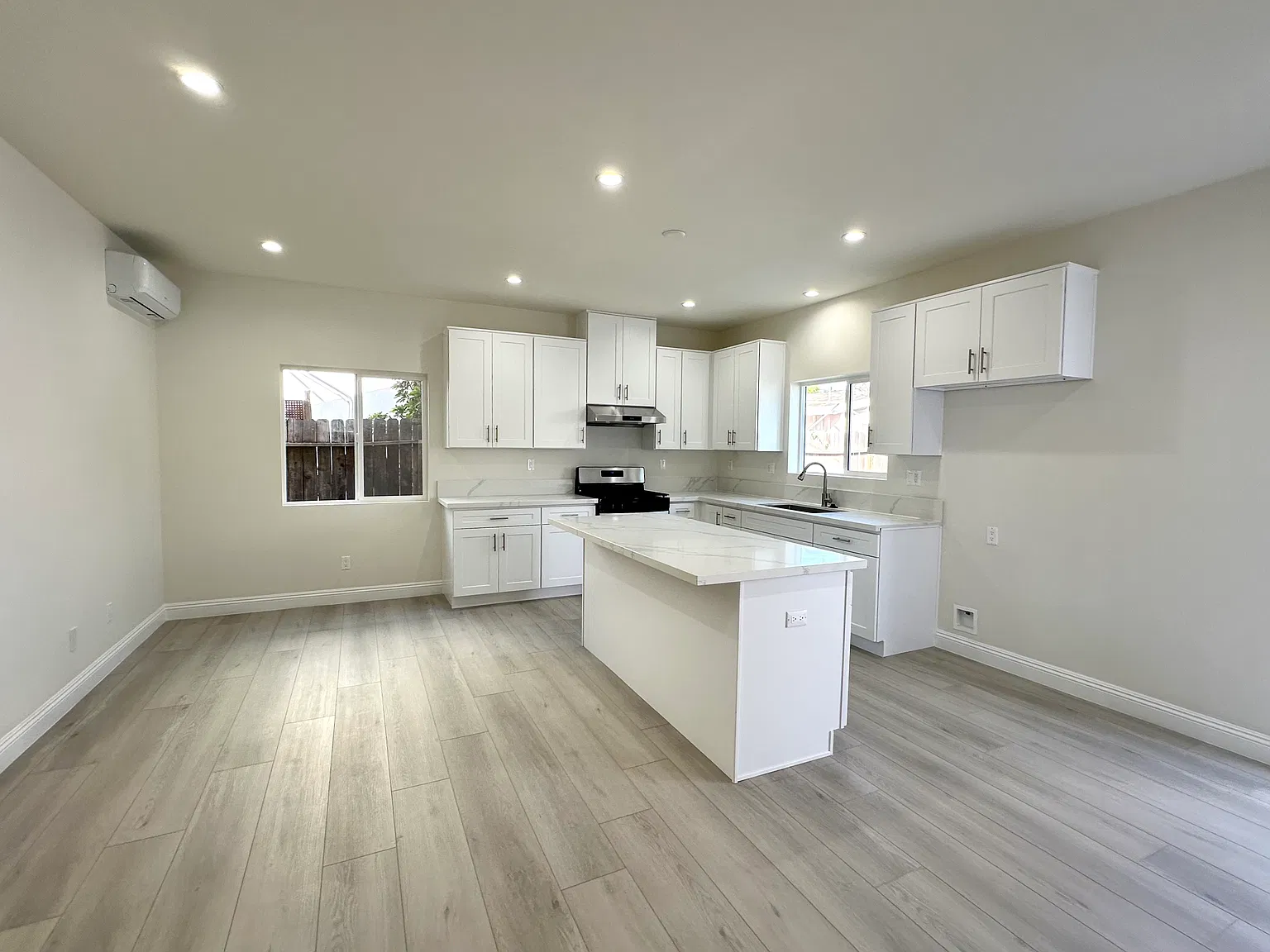 3 bed, 1200 sqft, $2,600 — Photo 3