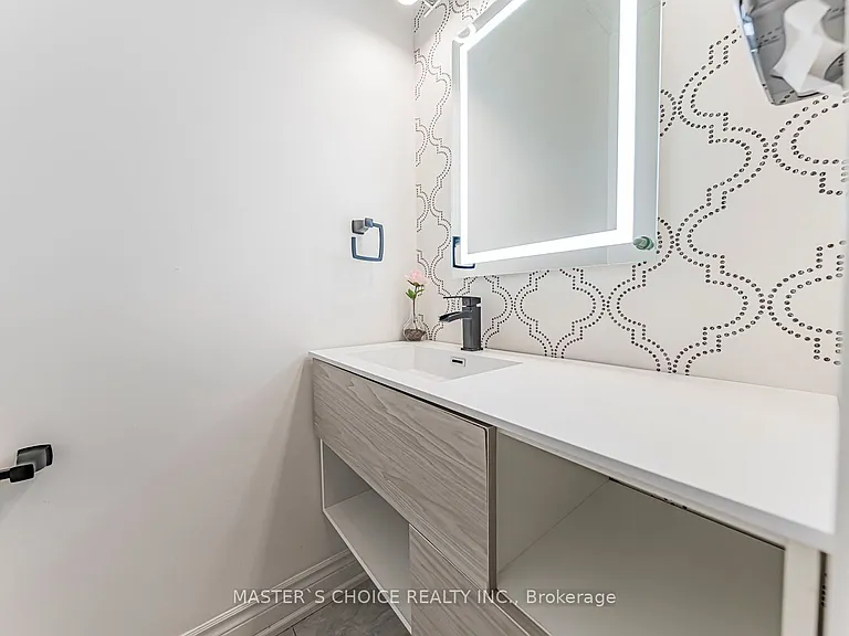 2357 Rideau Dr — Photo 17