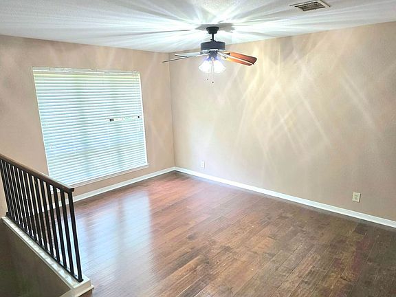 2nd image of 2912 Stewart Dr