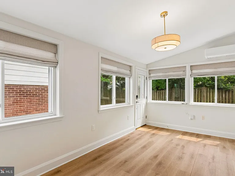 418 Murdock Rd — Photo 16
