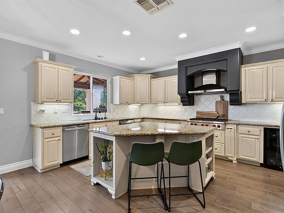 5th image of 433 Calabria Ct