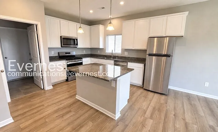 89 Hutchison St — Photo 4