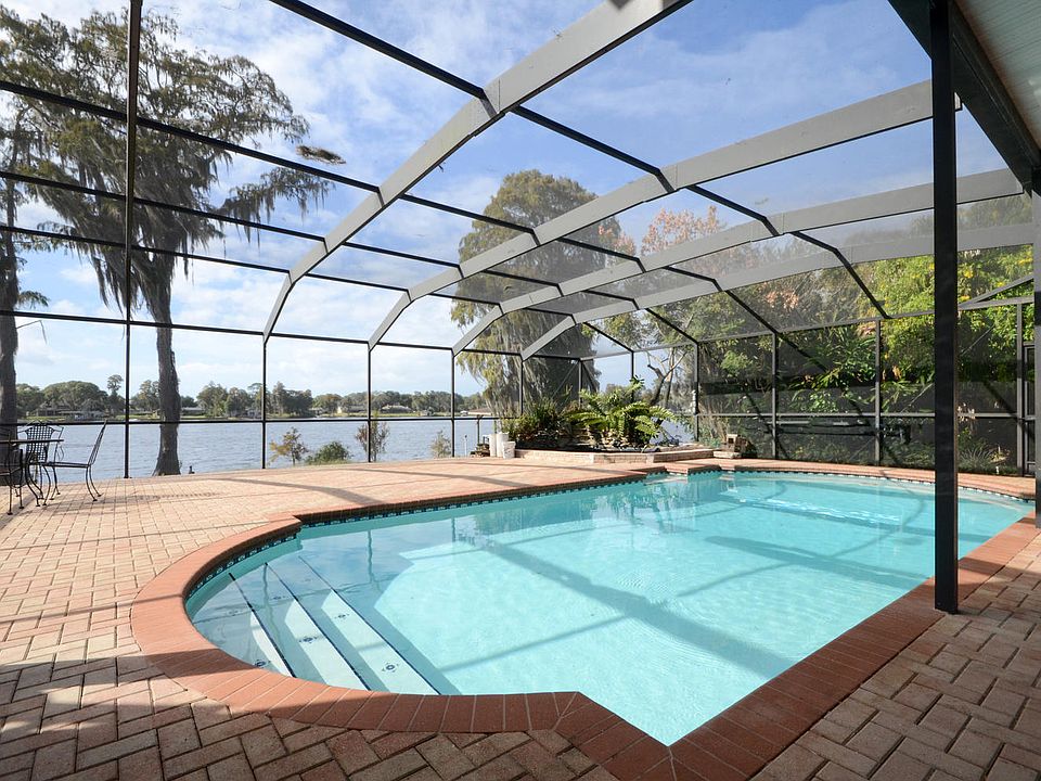 2nd image of 15023 Laurel Cove Cir