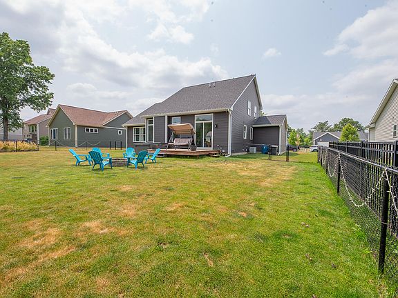 2nd image of 7417 Jamaica Ln