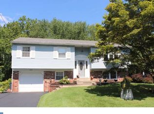 1116 Log College Dr, Warminster, PA 18974