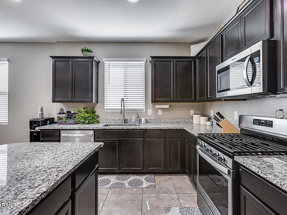 3rd image of 30076 W CLARENDON Avenue