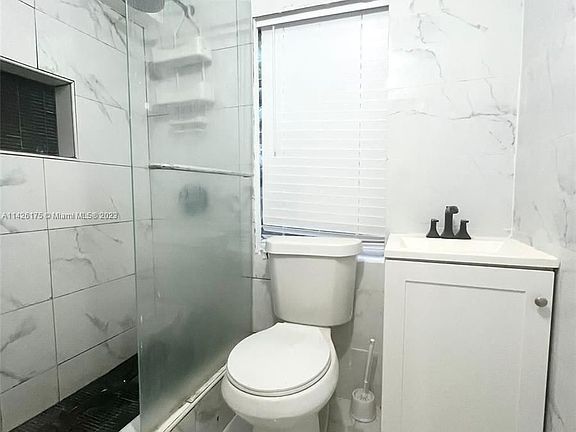 5th image of 520 NE 171st Ter #0