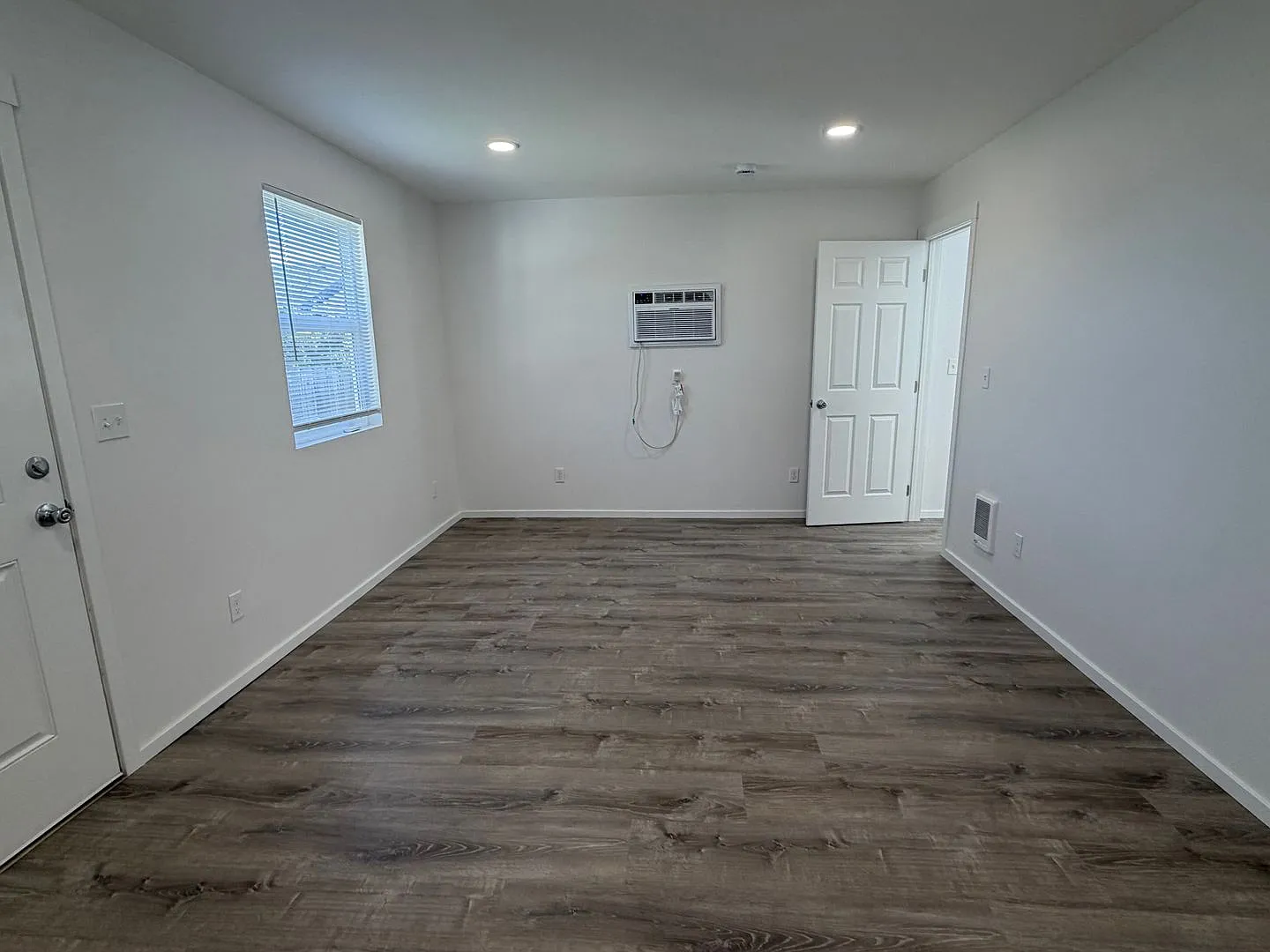 1 bed, 1.0 bath, 800 sqft, $1,150 — Photo 2