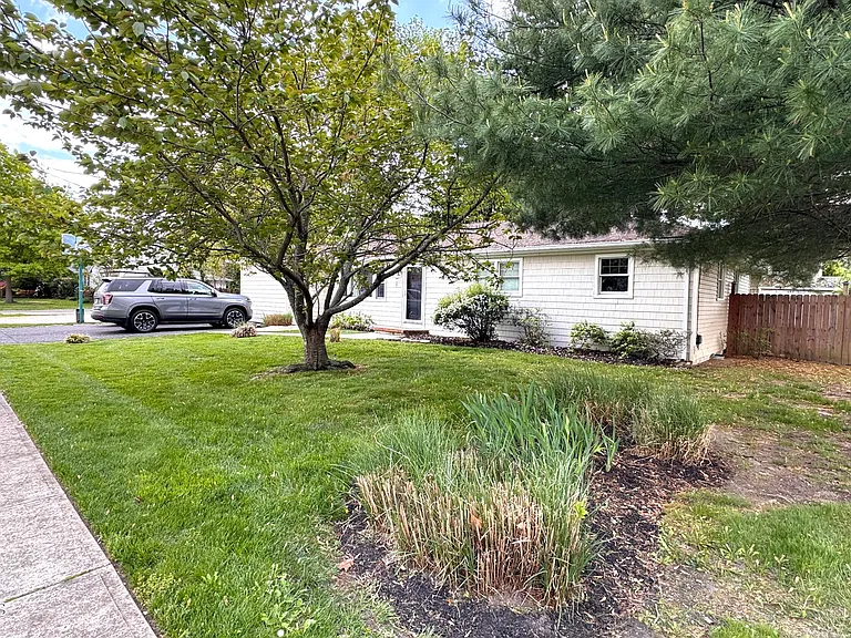 1210 Allaire Ave — Photo 2