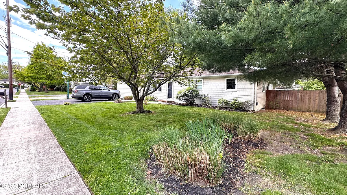 Building Photo - 1210 Allaire Ave