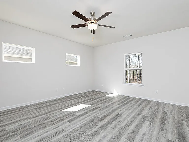 660 Mackenzie Cv — Photo 9