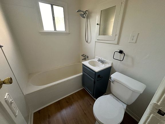 5th image of 2351 Chestnut Ave APT 5
