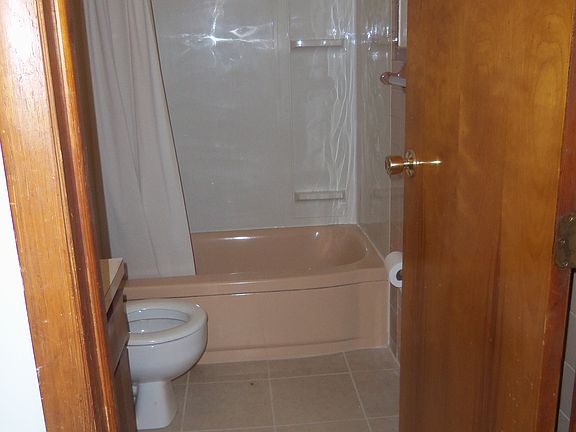 4th image of 21 Vanderbilt Dr APT C