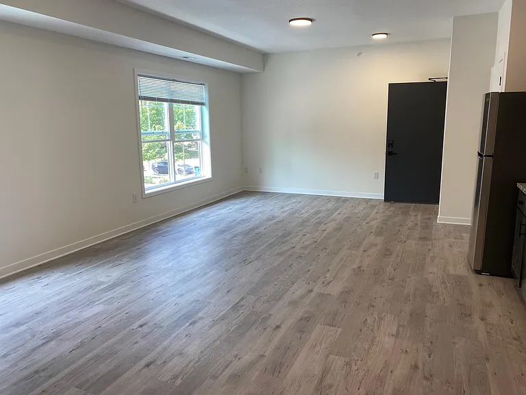 2212 W Stewart Ave #6 — Photo 6