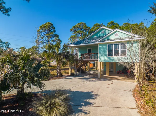 4 Castle St, Pass Christian, MS 39571