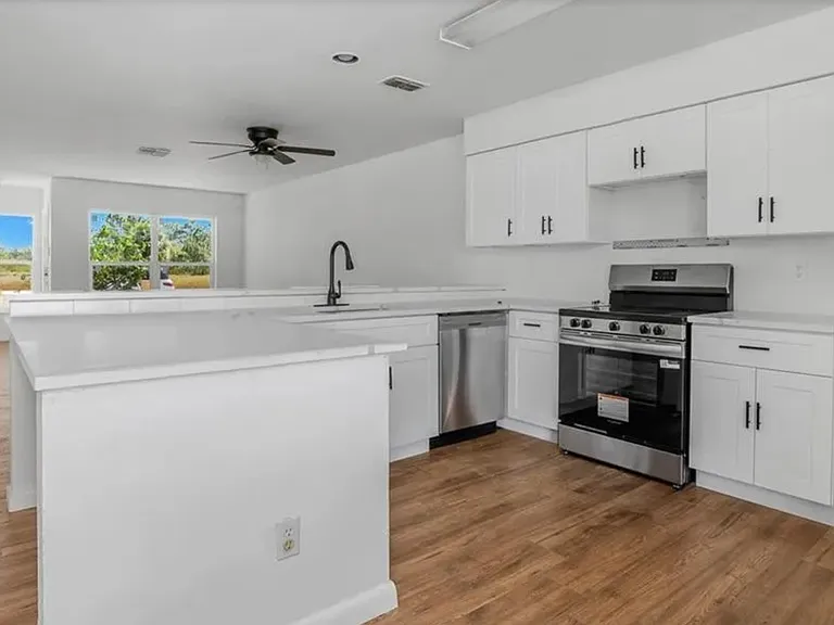 1143 Joel Blvd #B — Photo 6
