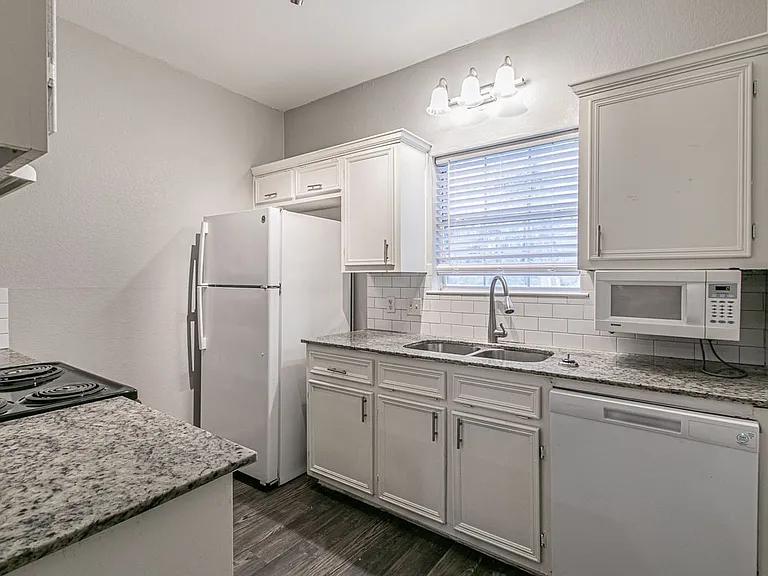 1521 Bagby Ave #D — Photo 9
