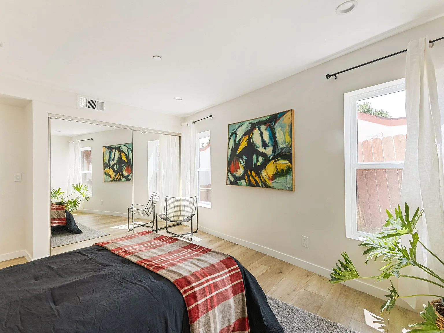 2 bed, 2.5 bath, 1000 sqft, $3,600 — Photo 2