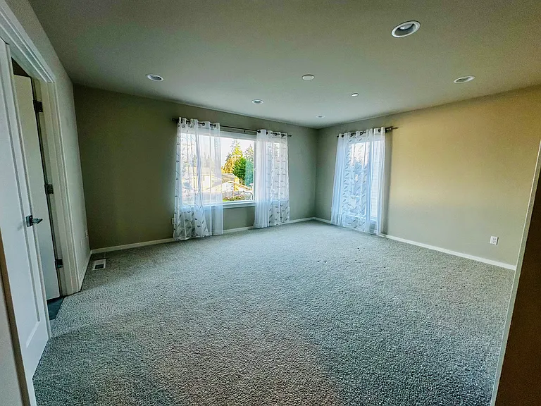 2nd floor - Master Bedroom 4