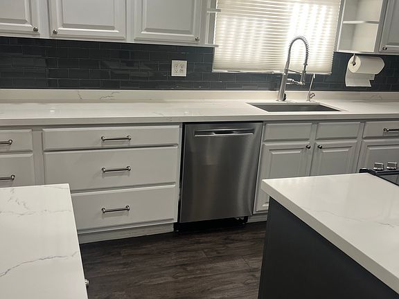 4th image of 2136 E Carson Dr