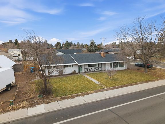 3rd image of 1915 SW 23rd St
