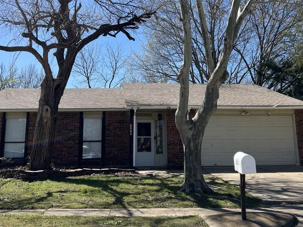 6904 Glenwood Dr, North Richland Hills, TX 76182