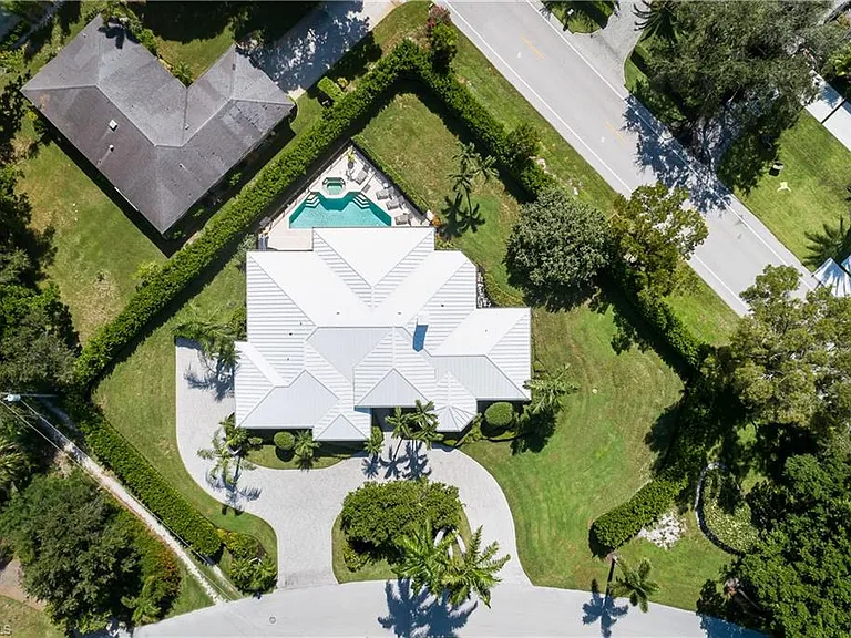 420 Palm Cir E — Photo 41