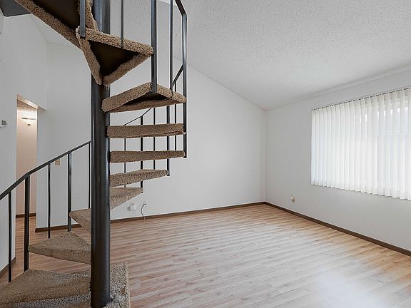 4th image of 1444 Peach St APT 4