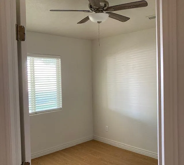 444 Sunland Dr — Photo 12