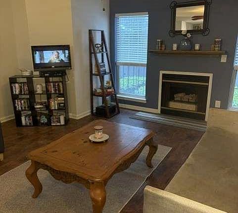 3rd image of 416 Granville Ct