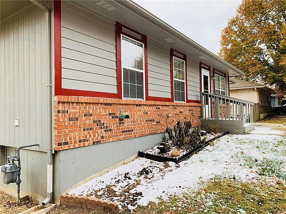 2nd image of 807 SE 19th St