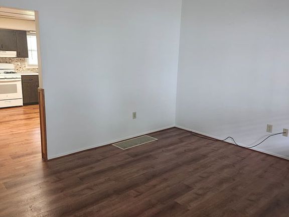 4th image of 74 Schuler St