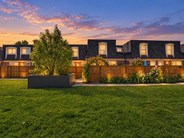 330 E Canterbury Dr SW #152, Calgary, AB T2W 1H6