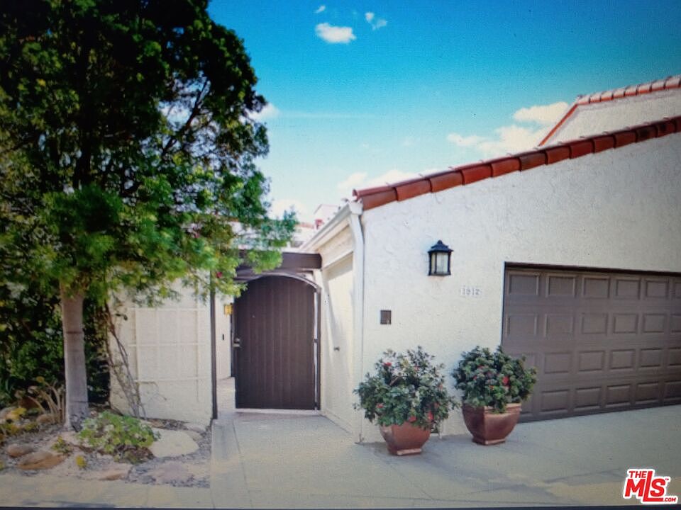 1st image of 1912 Palisades Dr