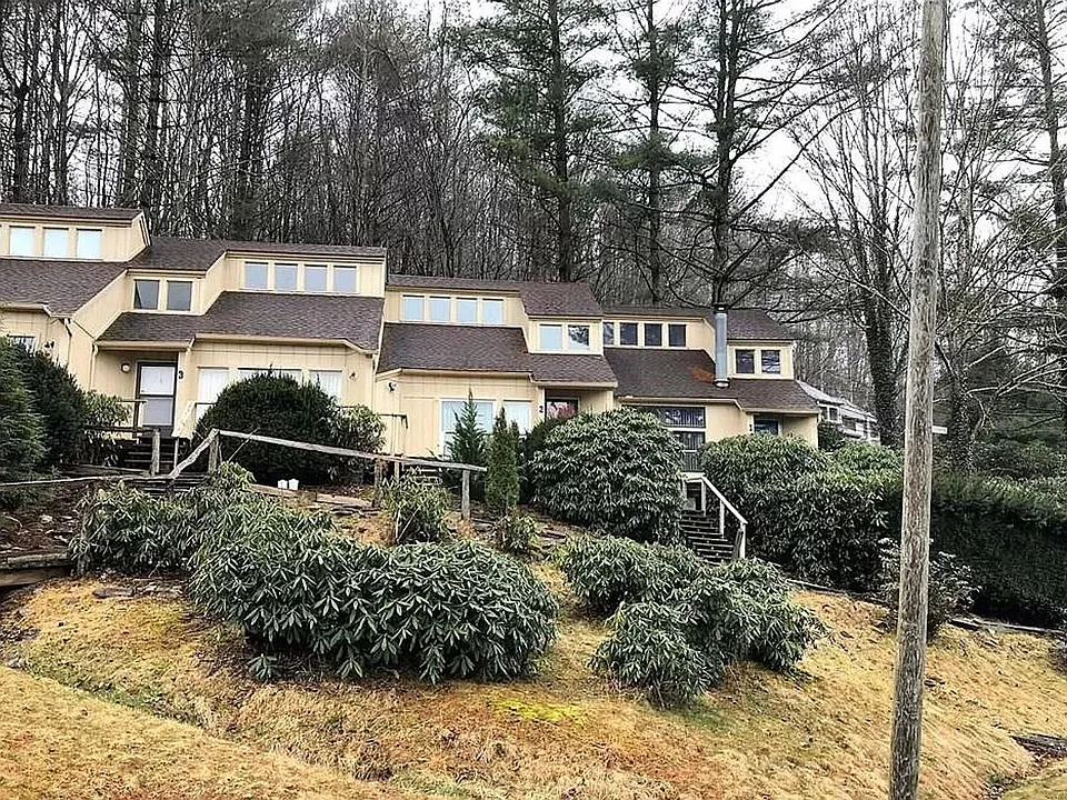 196 Trout Pond Ln #1