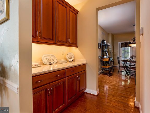 5th image of 356 Sterling Ln