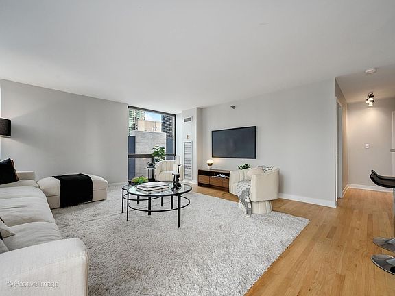 5th image of 70 W Huron St APT 1602