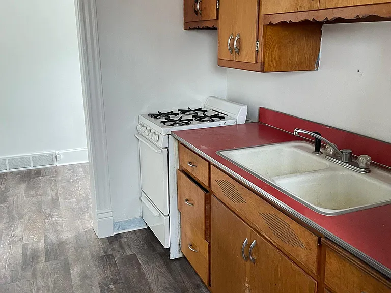 1309 Grove Ave — Photo 2