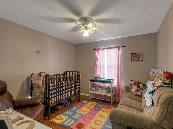 5th image of 204 Priest View Dr