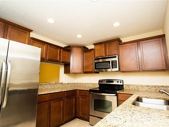 2nd image of 482 Carina Cir