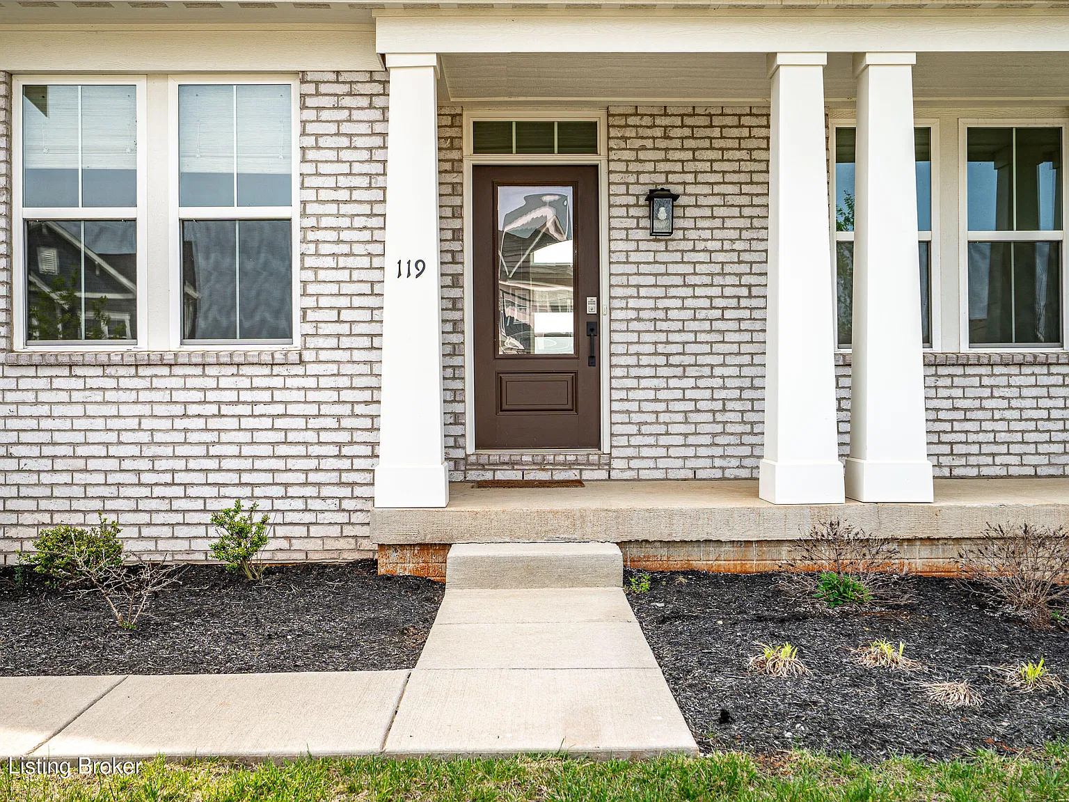 4 bed, 2.5 bath, 4063 sqft, $2,980 — Photo 2