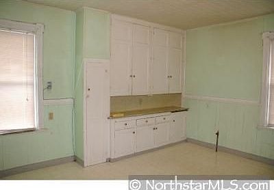 3rd image of 584 Minnehaha Ave W