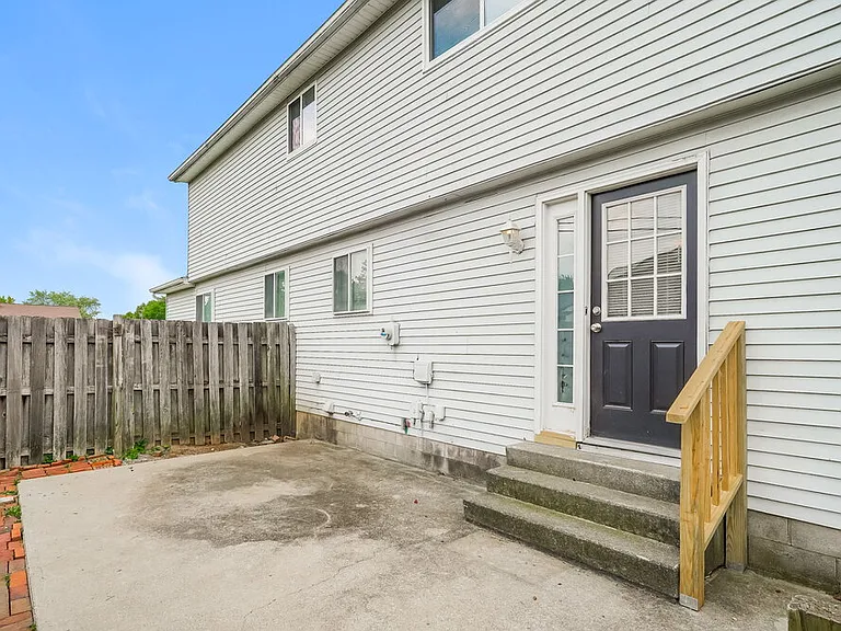 2422 Salem Ave — Photo 18